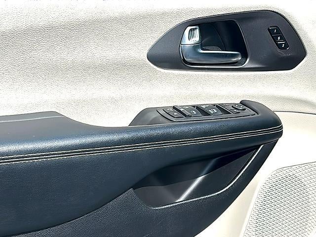 2022 Chrysler Pacifica Touring L FWD