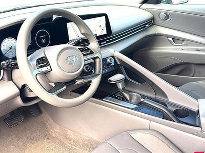 2024 Hyundai ELANTRA SEL IVT