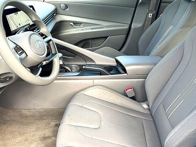 2024 Hyundai ELANTRA SEL IVT