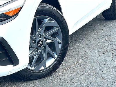 2024 Hyundai ELANTRA SEL IVT