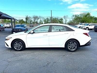 2024 Hyundai ELANTRA SEL IVT