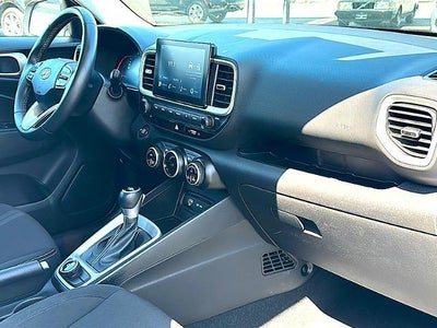 2025 Hyundai VENUE SEL IVT