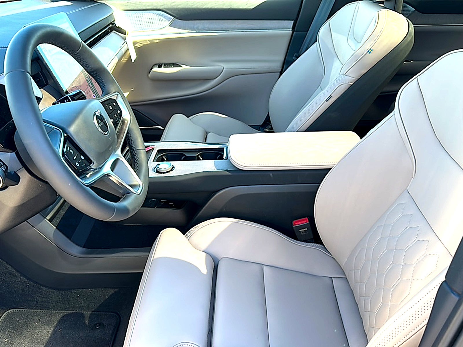 2025 Volvo EX90 Twin Motor Performance Ultra 6-Seater