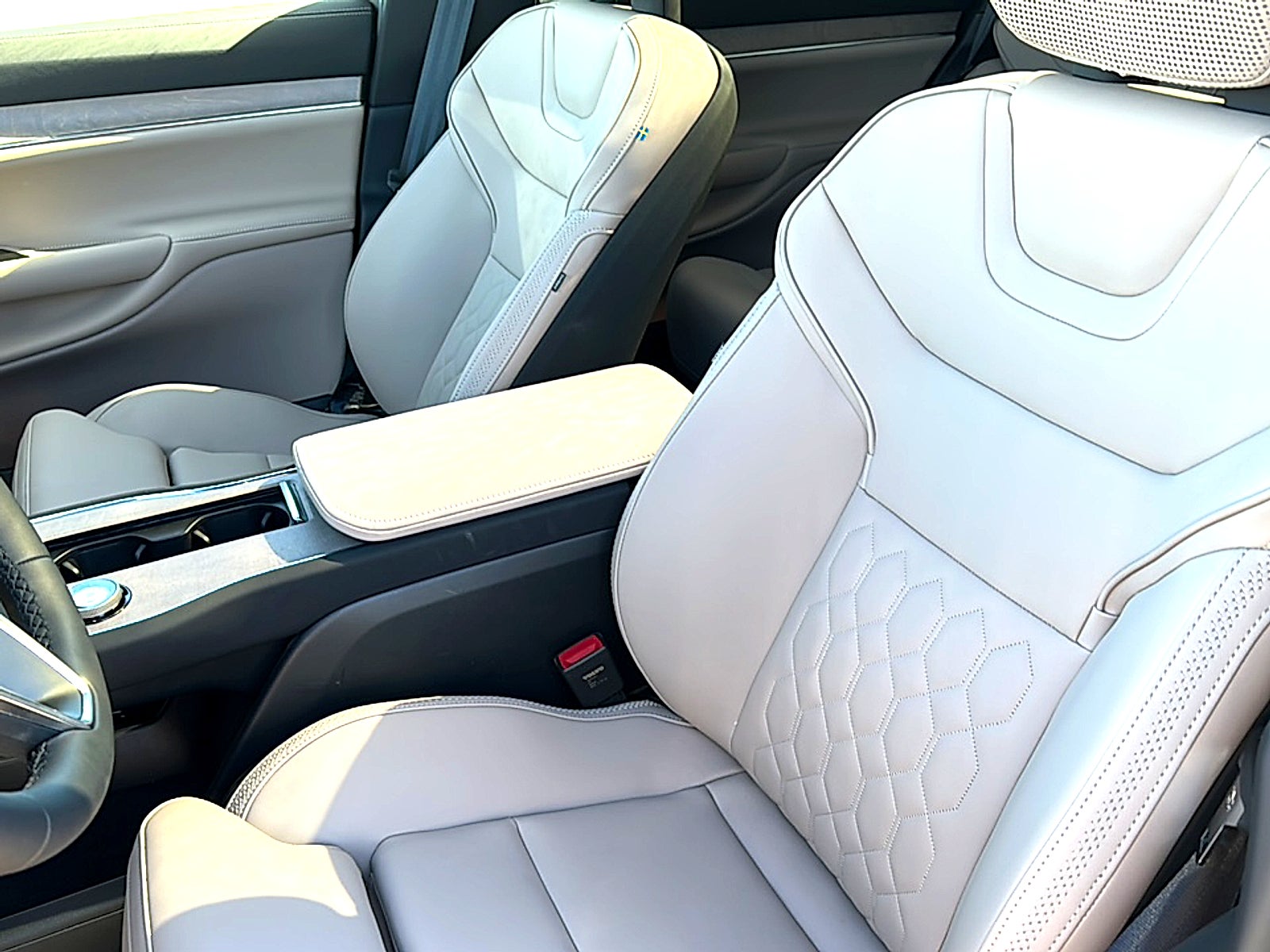 2025 Volvo EX90 Twin Motor Performance Ultra 6-Seater