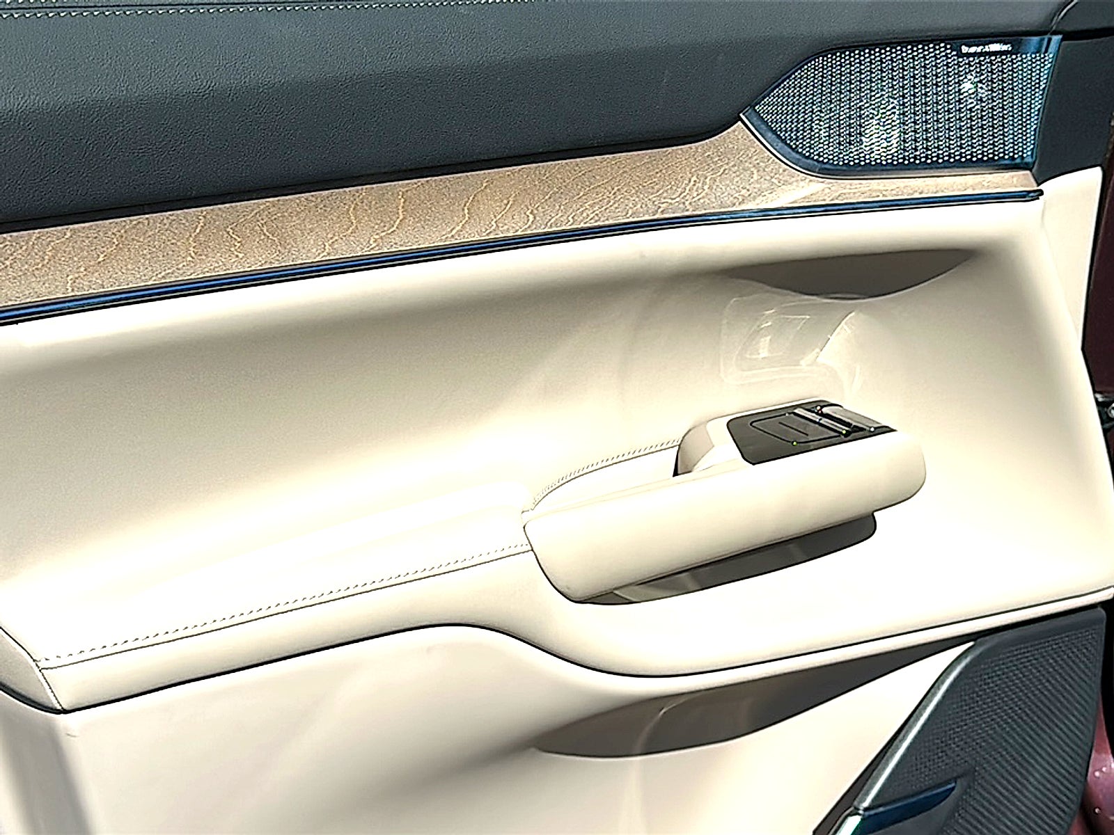 2025 Volvo EX90 Twin Motor Performance Ultra 6-Seater