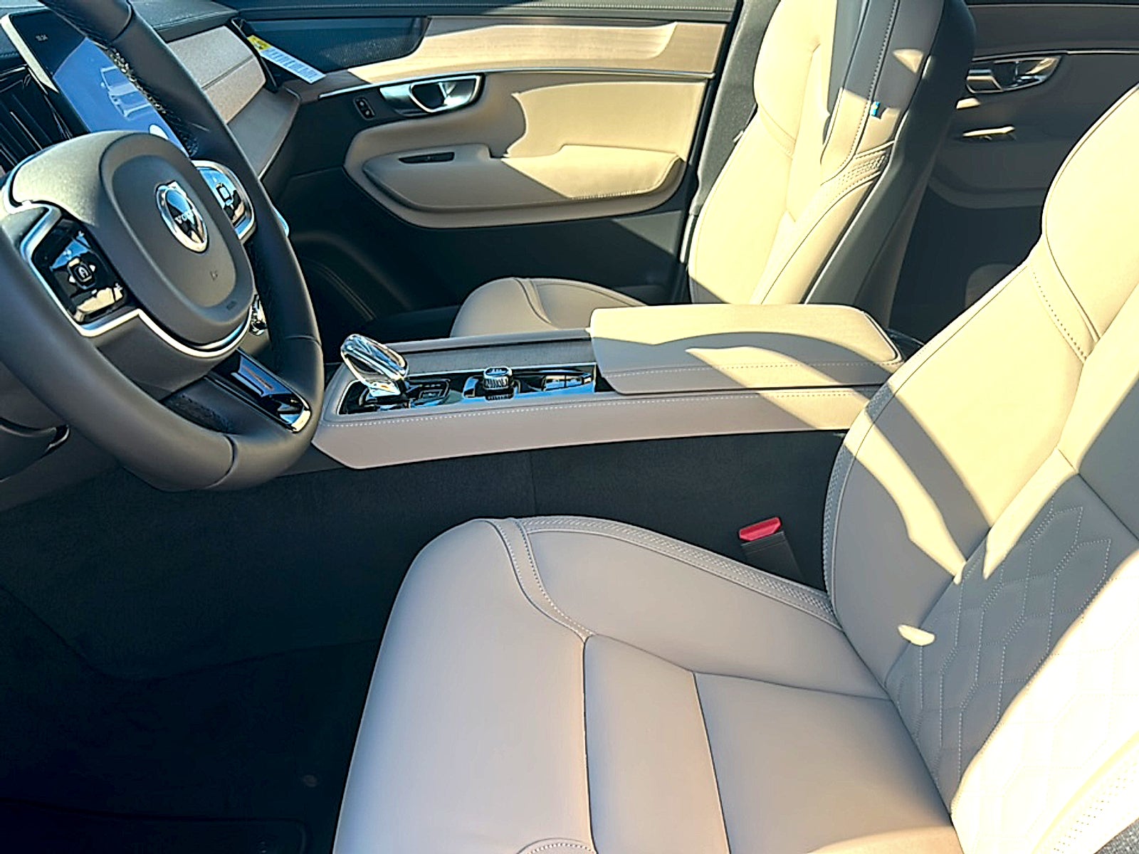 2026 Volvo XC90 Plus, B6 AWD Gas (mild hybrid), Gasoline, Bright, 7 Seats