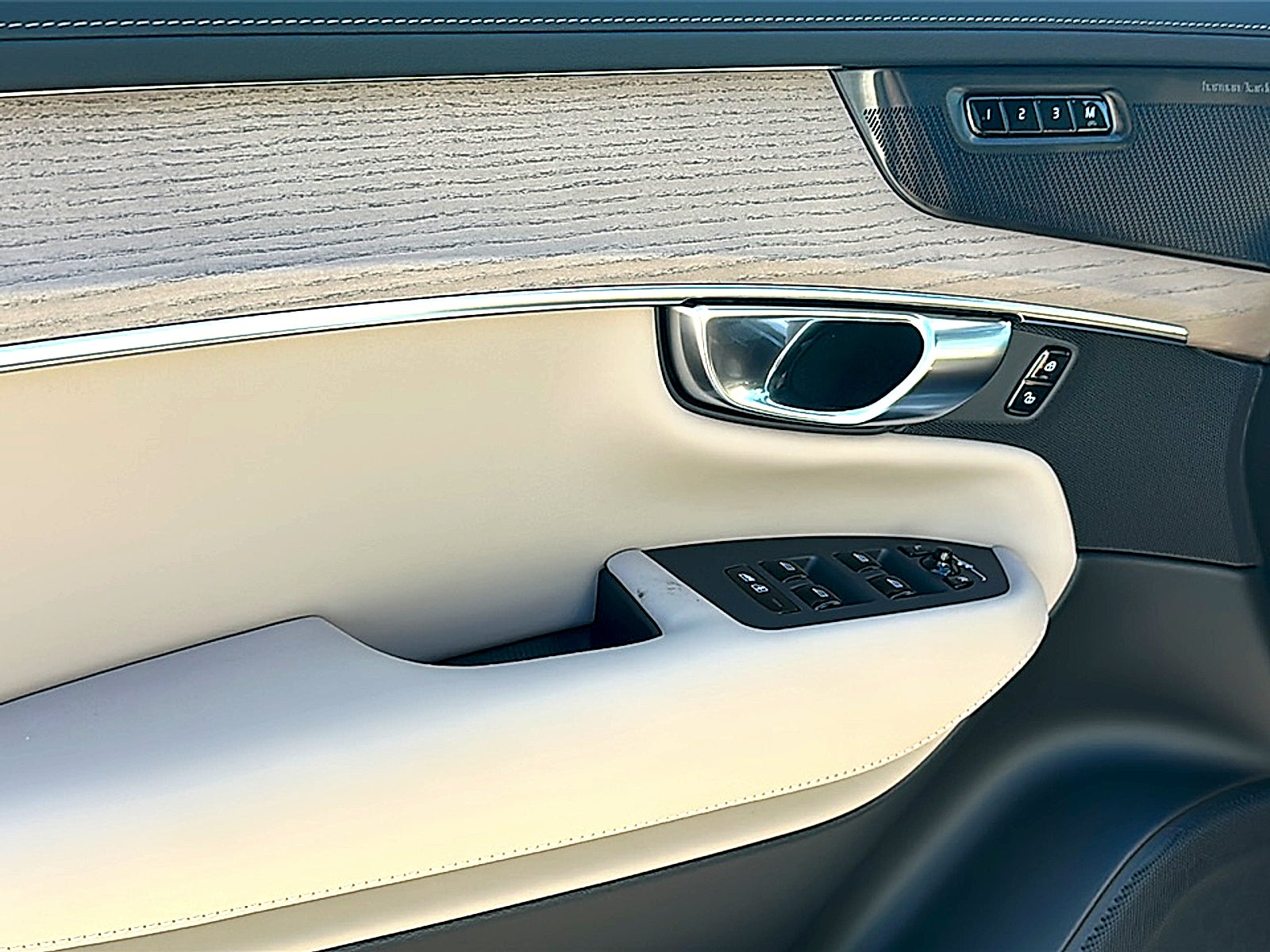 2026 Volvo XC90 Plus, B6 AWD Gas (mild hybrid), Gasoline, Bright, 7 Seats