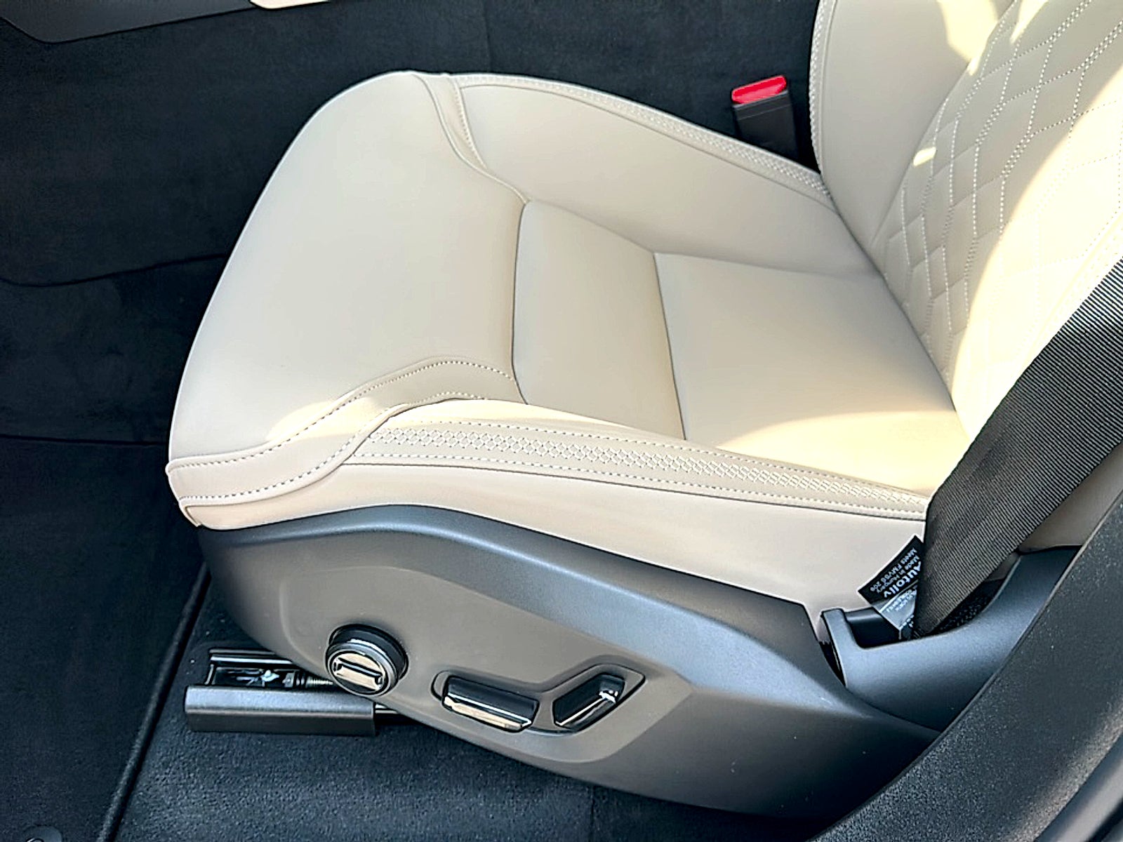 2026 Volvo XC90 Plus, B6 AWD Gas (mild hybrid), Gasoline, Bright, 7 Seats