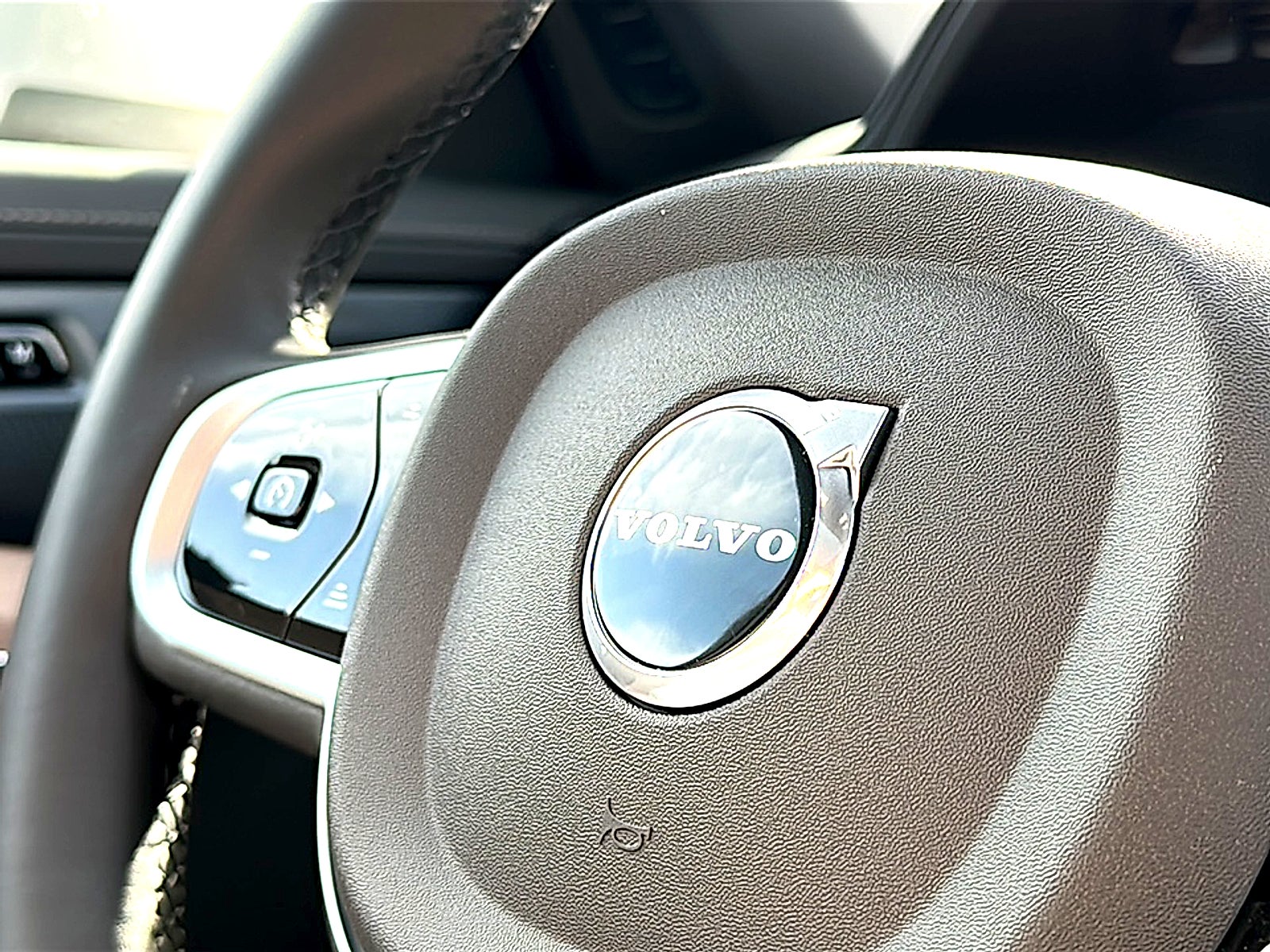 2026 Volvo XC90 Plus, B6 AWD Gas (mild hybrid), Gasoline, Bright, 7 Seats