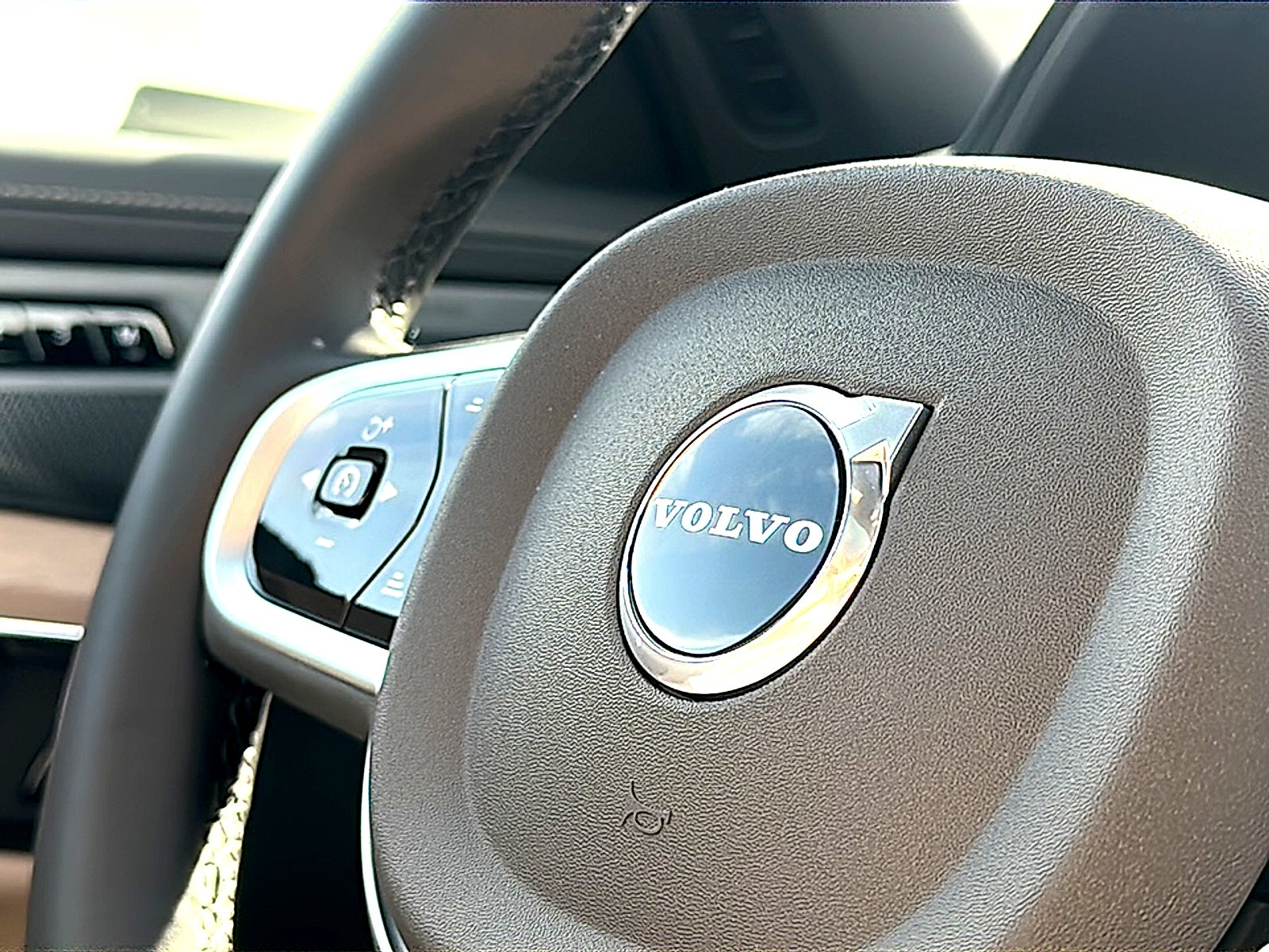 2026 Volvo XC90 Plus, B6 AWD Gas (mild hybrid), Gasoline, Bright, 7 Seats