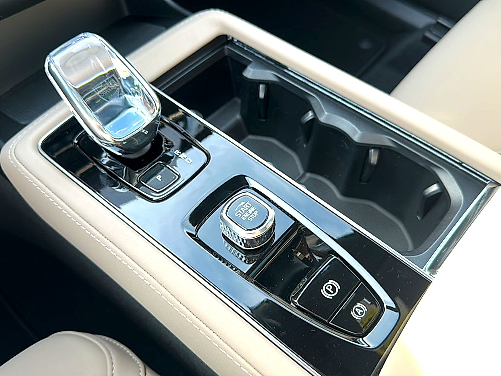 2026 Volvo XC90 Plus, B6 AWD Gas (mild hybrid), Gasoline, Bright, 7 Seats