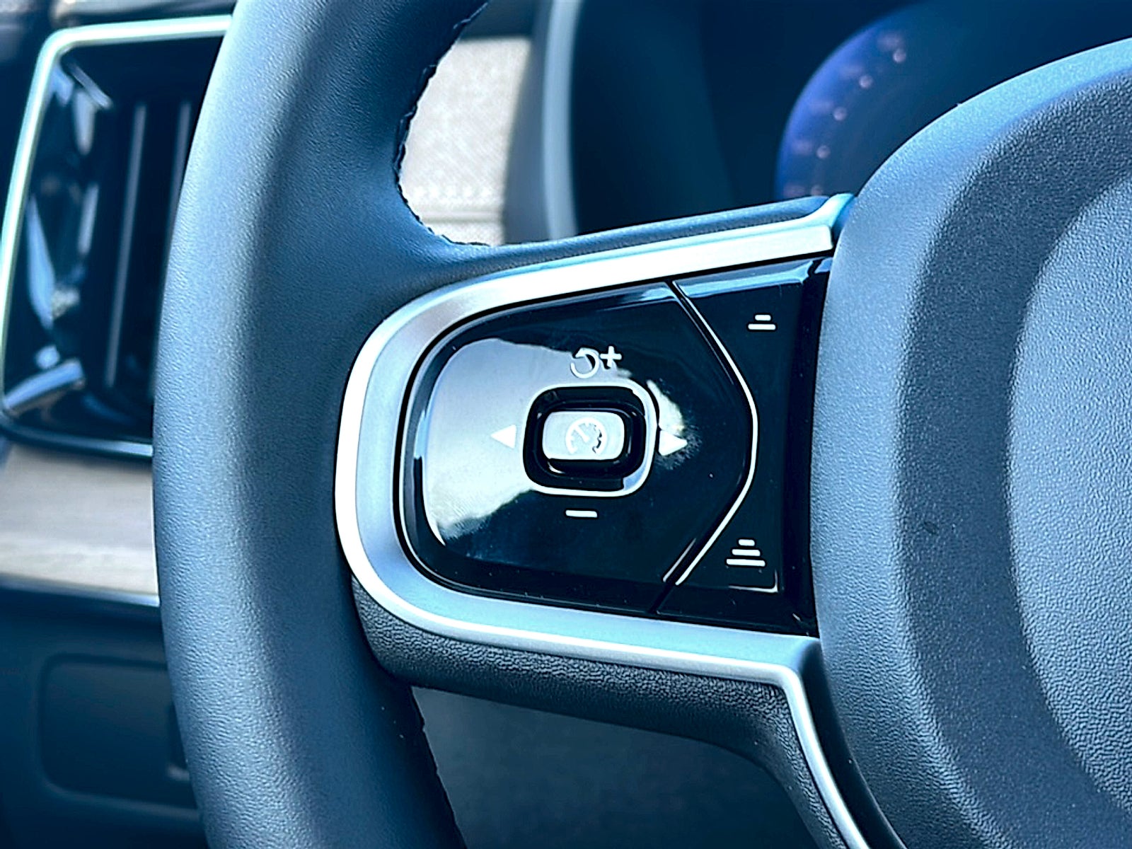 2026 Volvo XC90 B6 Plus 7-Seater