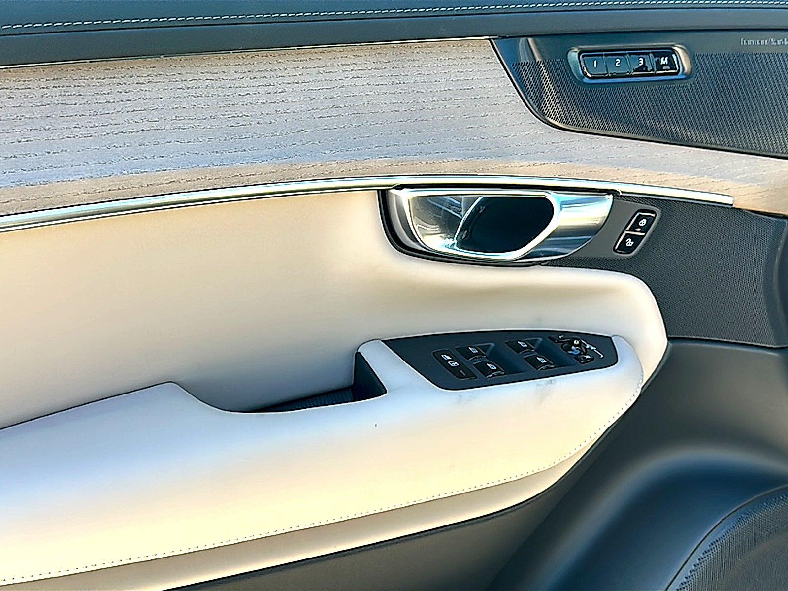 2026 Volvo XC90 Plus, B6 AWD Gas (mild hybrid), Gasoline, Bright, 7 Seats