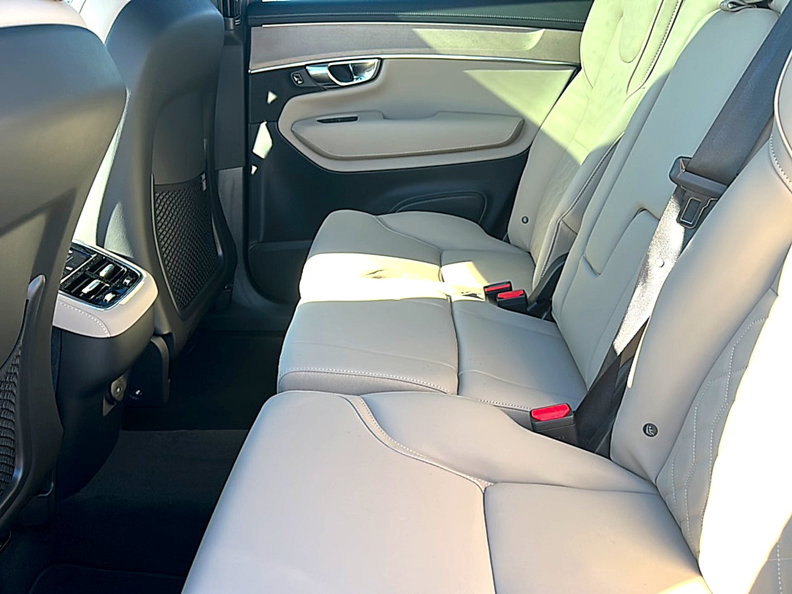 2026 Volvo XC90 Plus, B6 AWD Gas (mild hybrid), Gasoline, Bright, 7 Seats