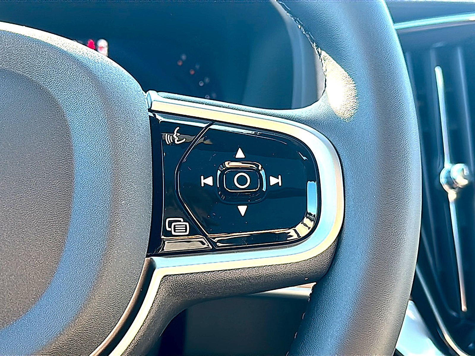 2026 Volvo XC90 Plus, B6 AWD Gas (mild hybrid), Gasoline, Bright, 7 Seats