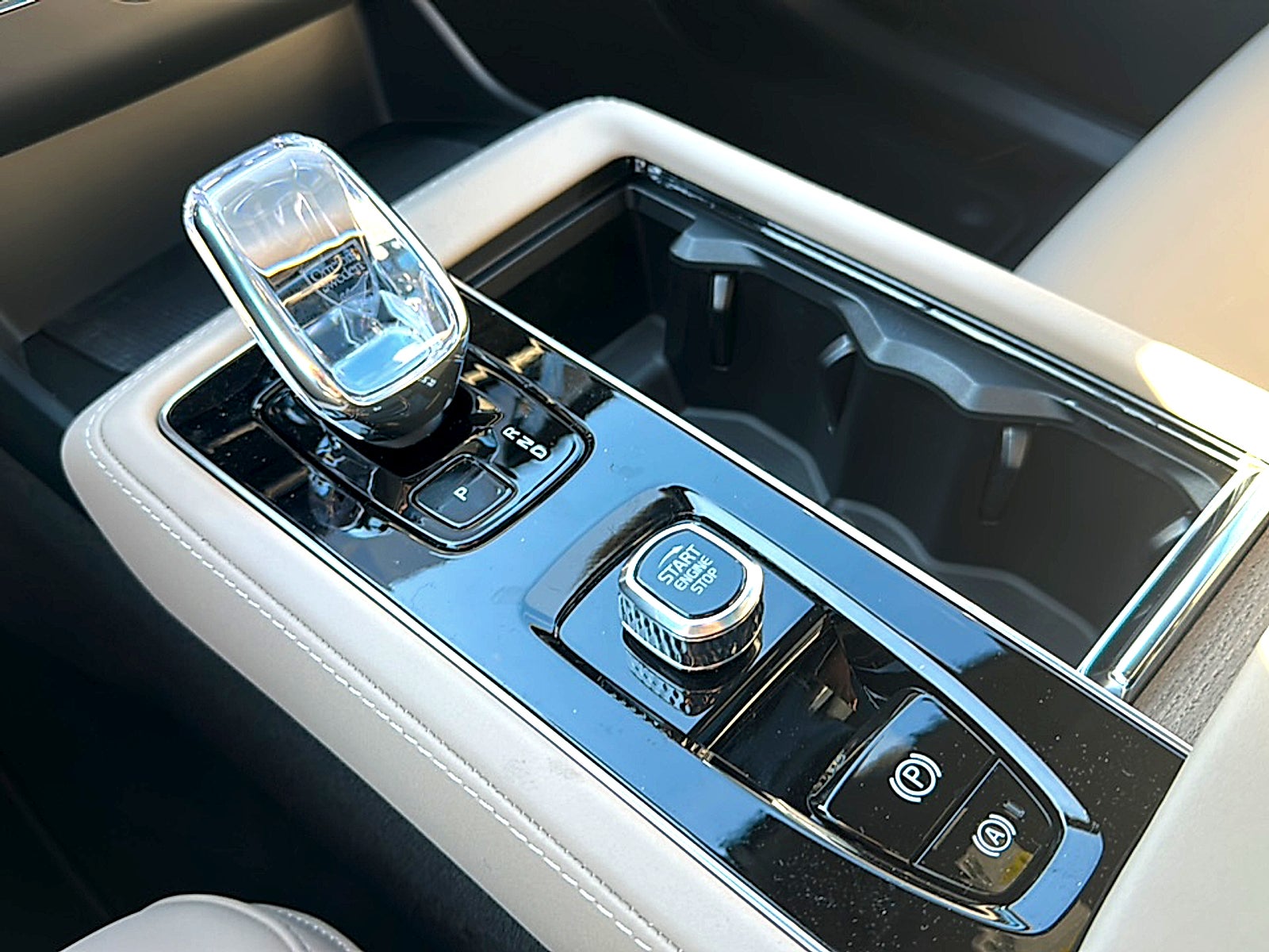 2026 Volvo XC90 Plus, B6 AWD Gas (mild hybrid), Gasoline, Bright, 7 Seats