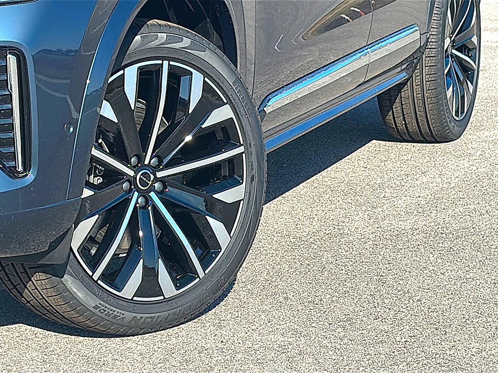 2026 Volvo XC90 Plus, B6 AWD Gas (mild hybrid), Gasoline, Bright, 7 Seats