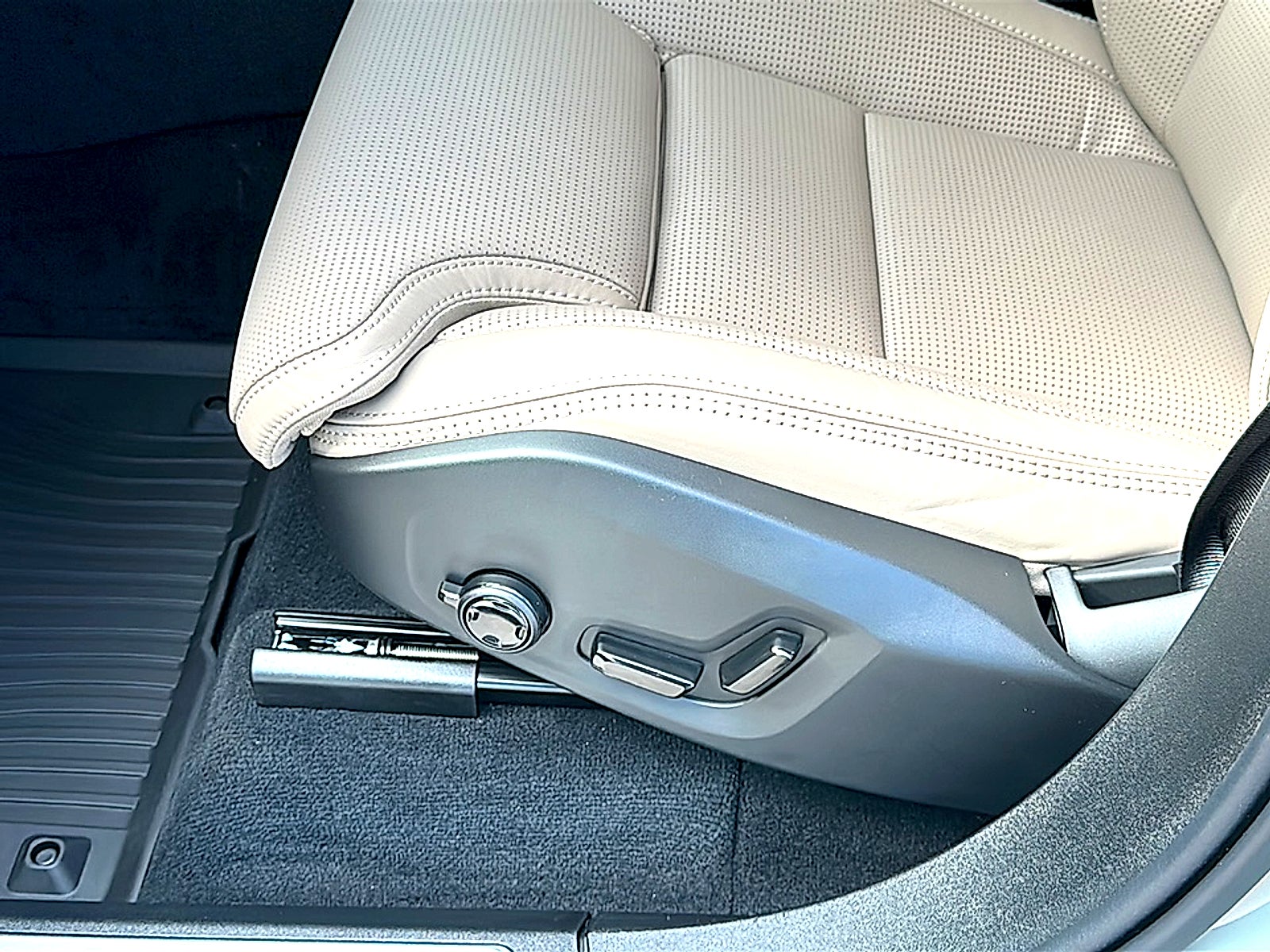 2026 Volvo XC90 Ultra, B6 AWD Gas (mild hybrid), Gasoline, Bright, 7 Seats