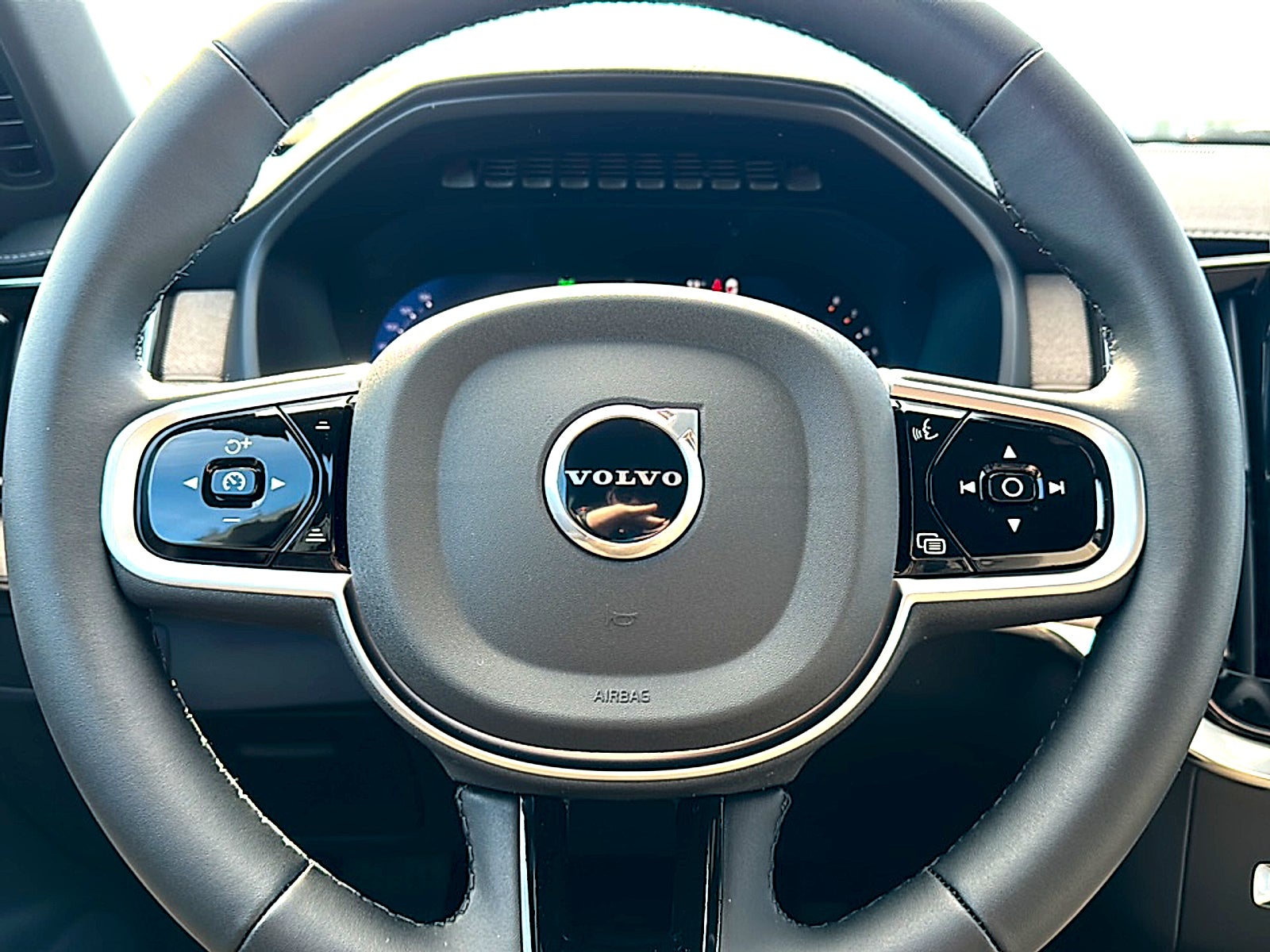 2026 Volvo XC90 Ultra, B6 AWD Gas (mild hybrid), Gasoline, Bright, 7 Seats