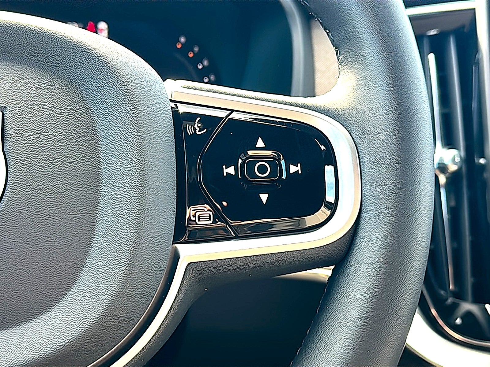 2026 Volvo XC90 Ultra, B6 AWD Gas (mild hybrid), Gasoline, Bright, 7 Seats