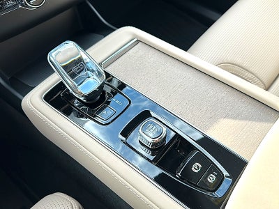 2026 Volvo XC90 Ultra, B6 AWD Gas (mild hybrid), Gasoline, Bright, 7 Seats