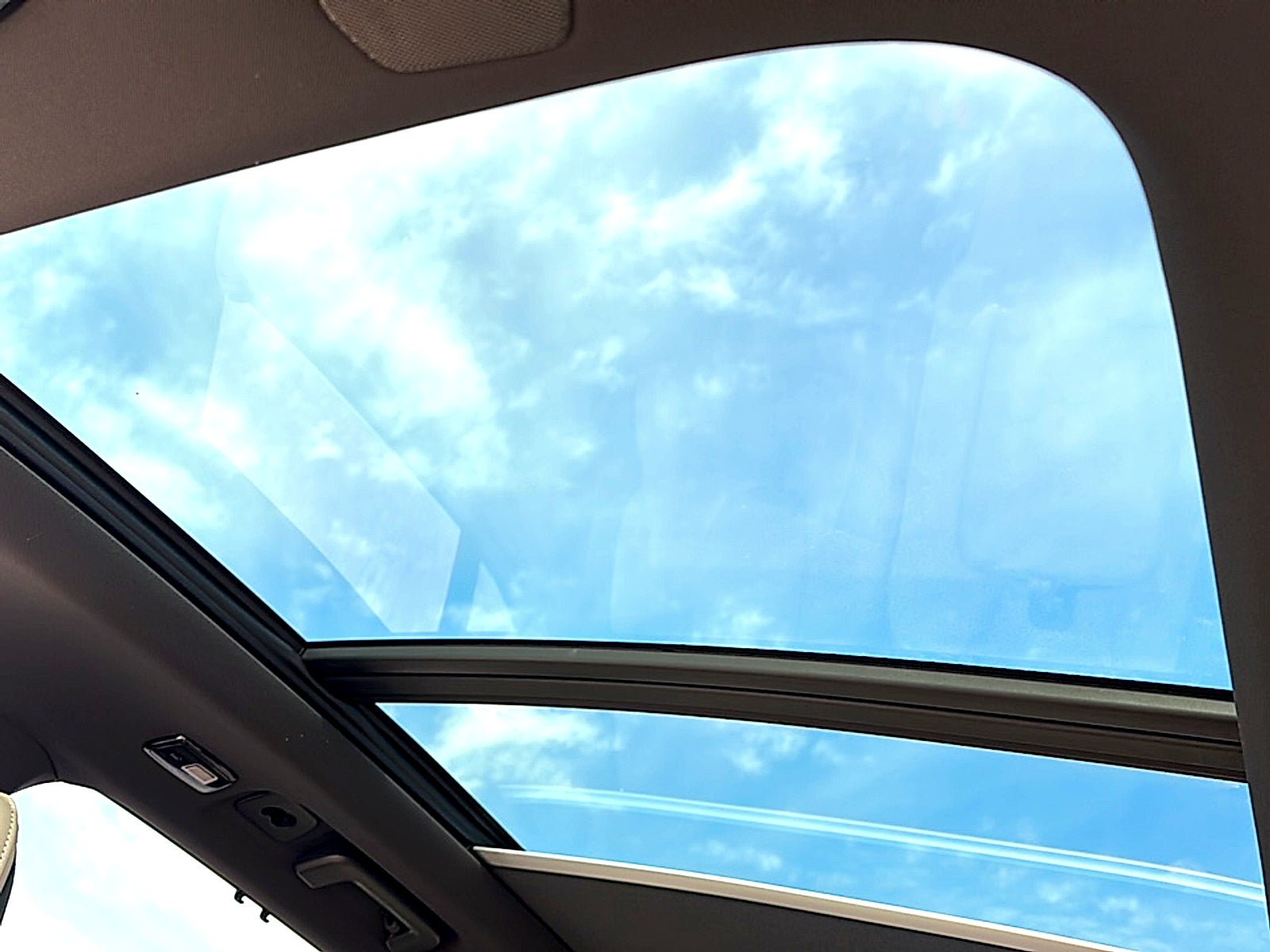 2026 Volvo XC90 Ultra, B6 AWD Gas (mild hybrid), Gasoline, Bright, 7 Seats