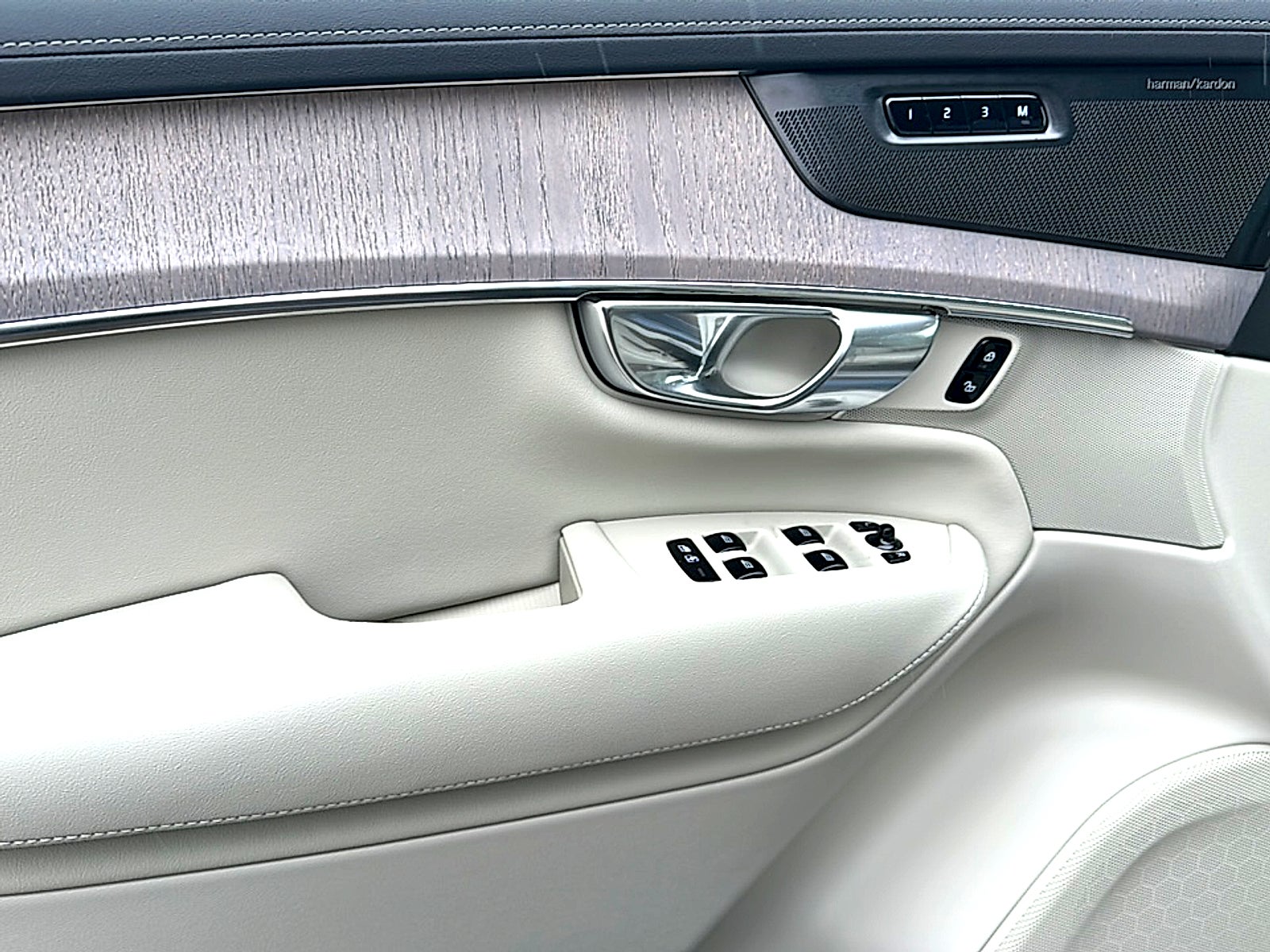 2026 Volvo XC90 B6 Ultra 7-Seater