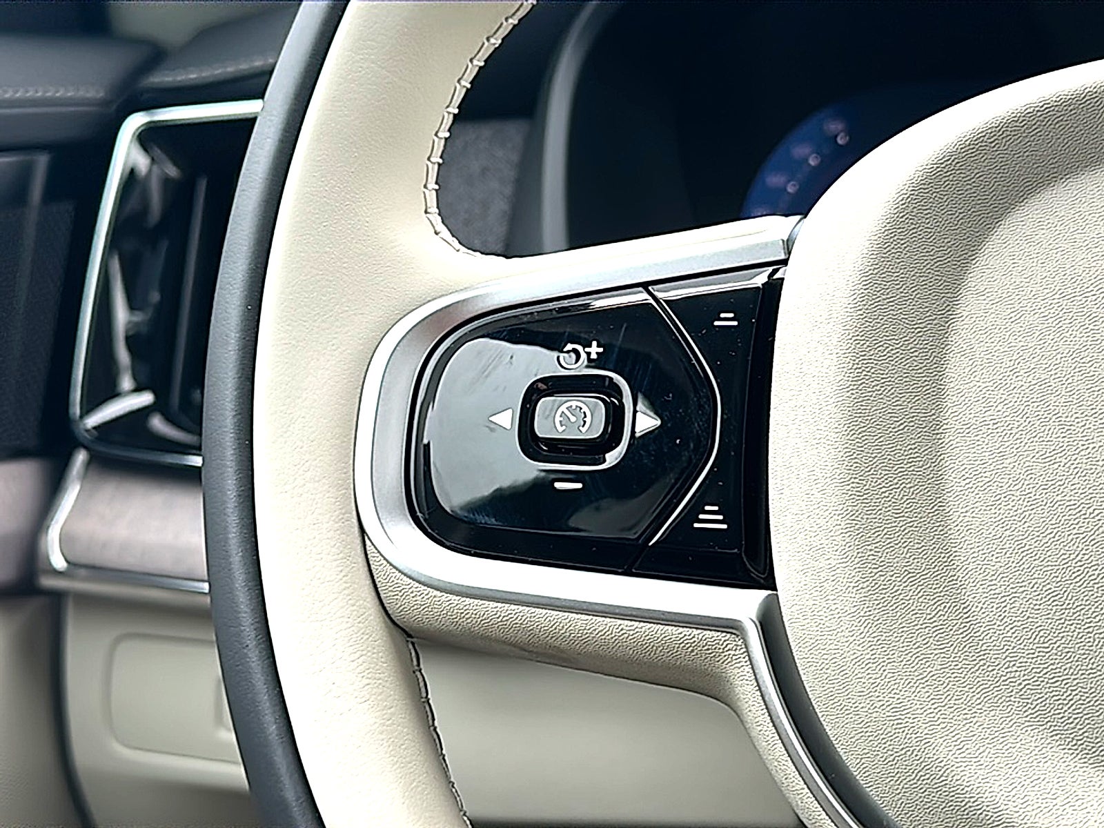 2026 Volvo XC90 B6 Ultra 7-Seater