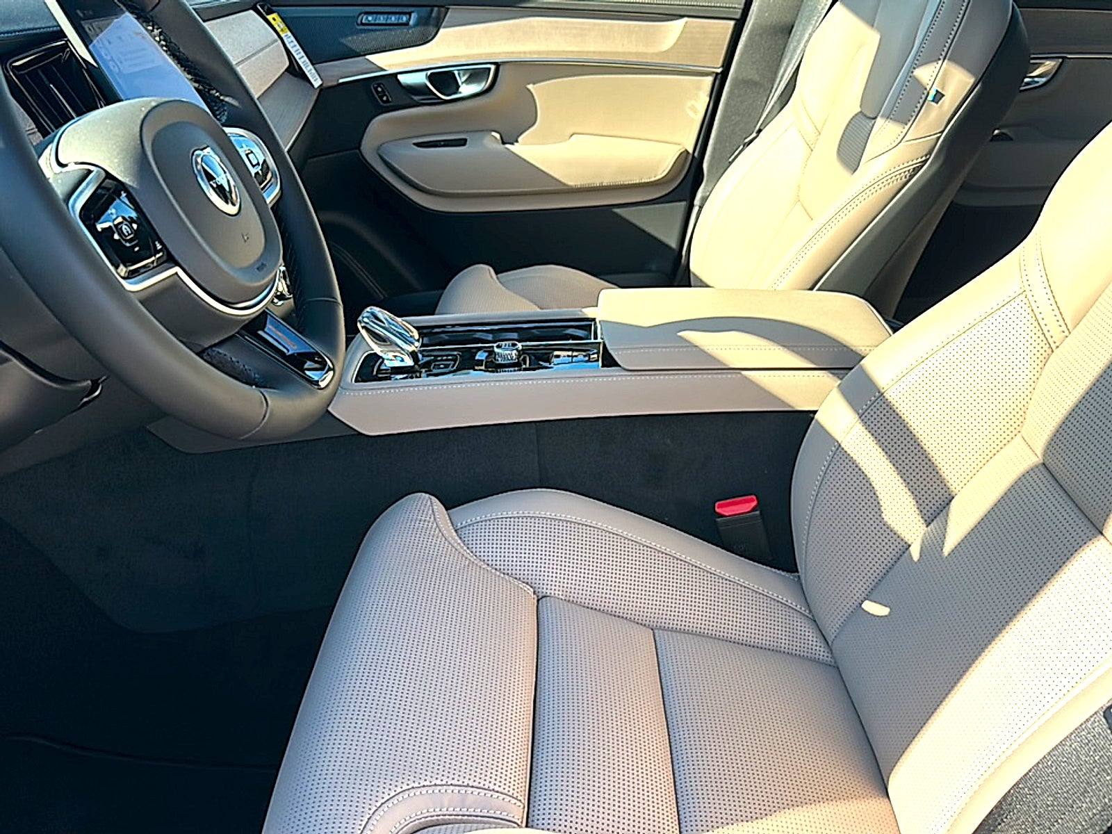 2026 Volvo XC90 Ultra, B6 AWD Gas (mild hybrid), Gasoline, Bright, 7 Seats