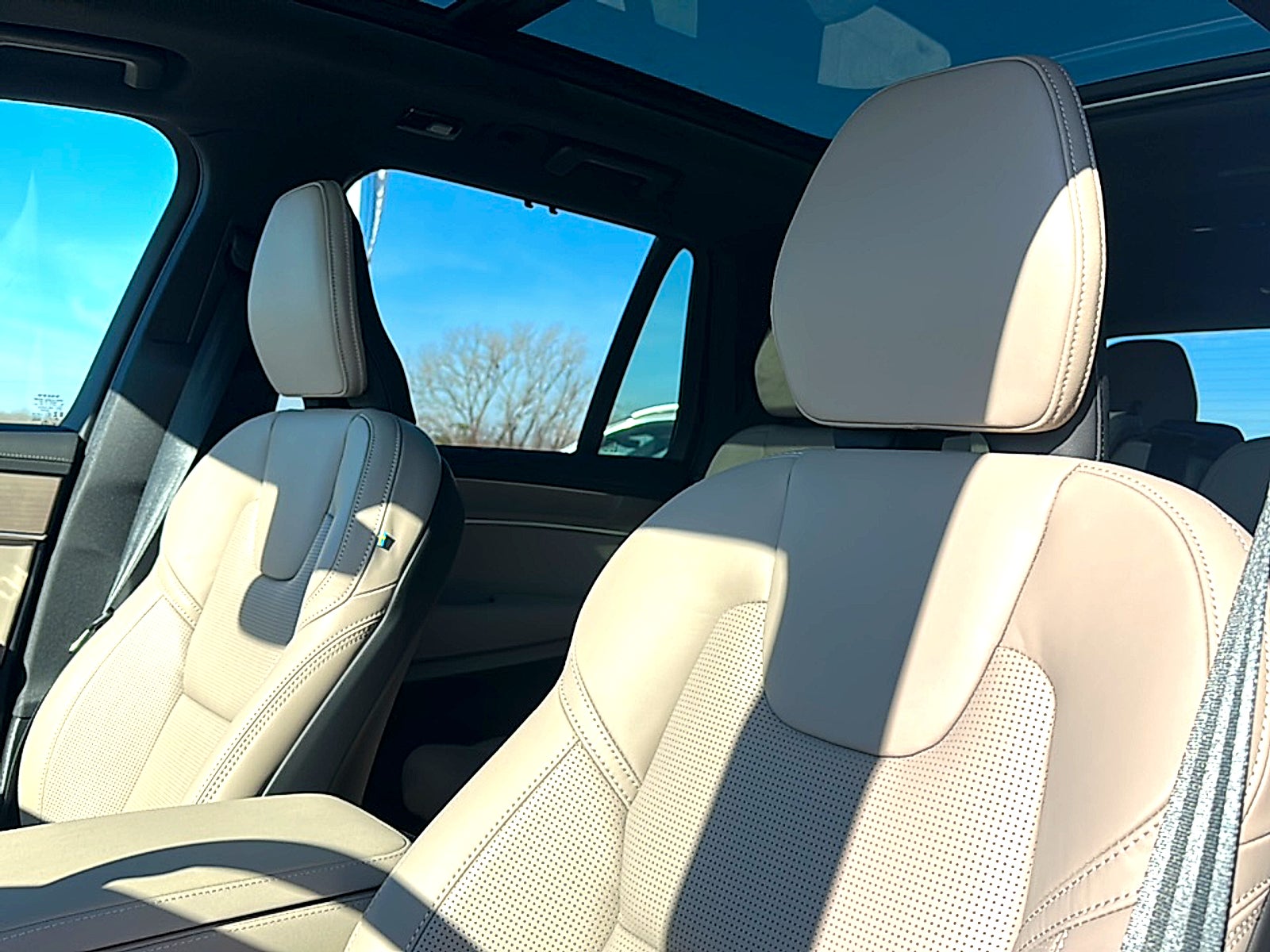 2026 Volvo XC90 Ultra, B6 AWD Gas (mild hybrid), Gasoline, Bright, 7 Seats