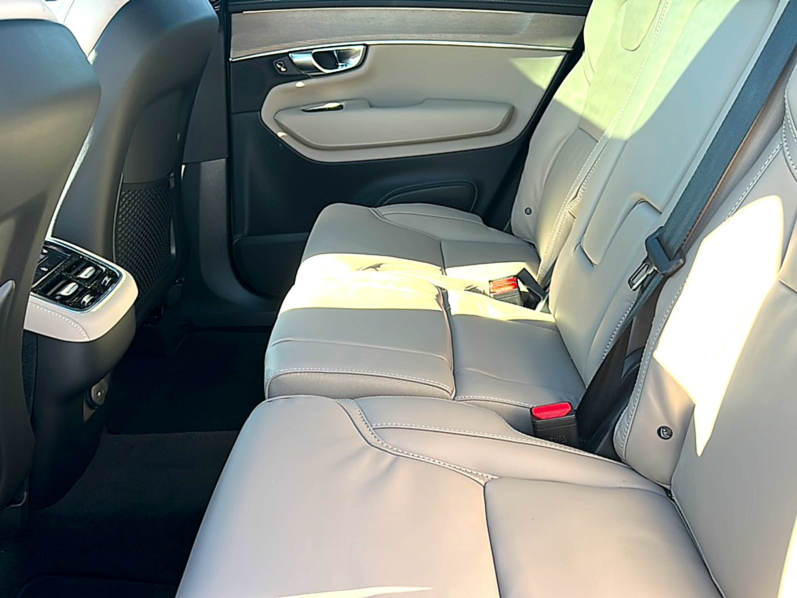 2026 Volvo XC90 Ultra, B6 AWD Gas (mild hybrid), Gasoline, Bright, 7 Seats