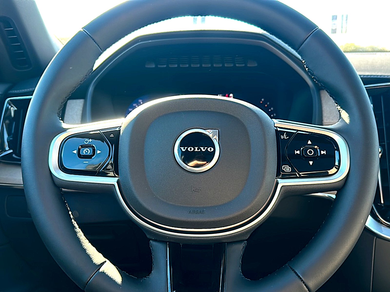 2026 Volvo XC90 Ultra, B6 AWD Gas (mild hybrid), Gasoline, Bright, 7 Seats