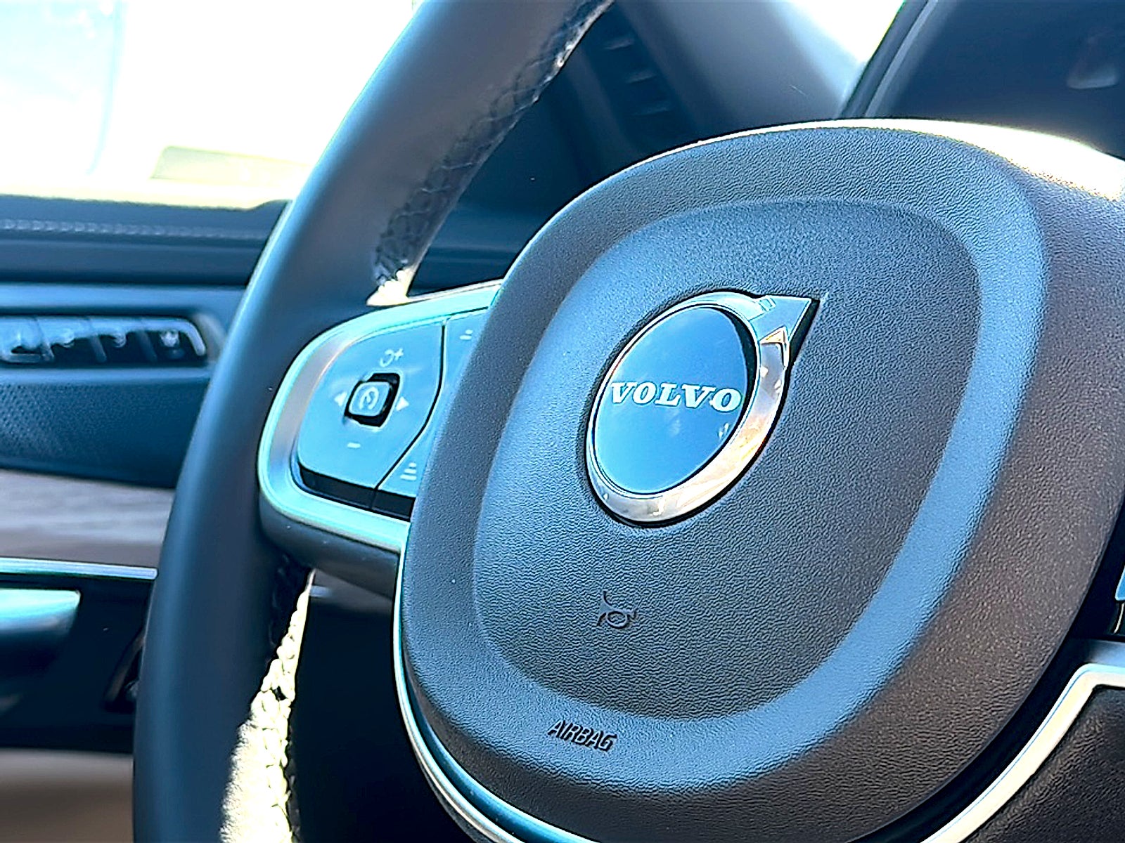 2026 Volvo XC90 Ultra, B6 AWD Gas (mild hybrid), Gasoline, Bright, 7 Seats