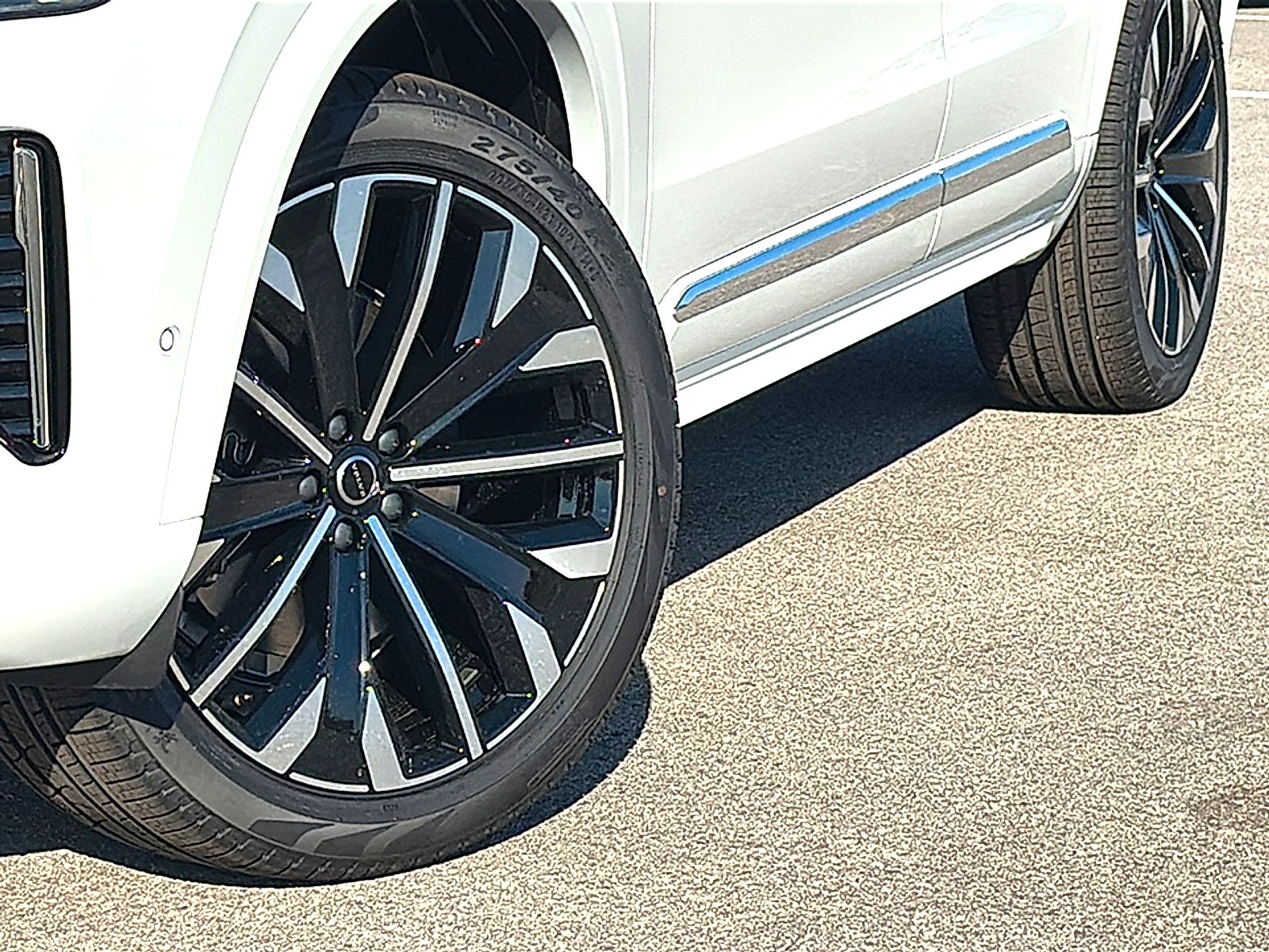 2026 Volvo XC90 Ultra, B6 AWD Gas (mild hybrid), Gasoline, Bright, 7 Seats