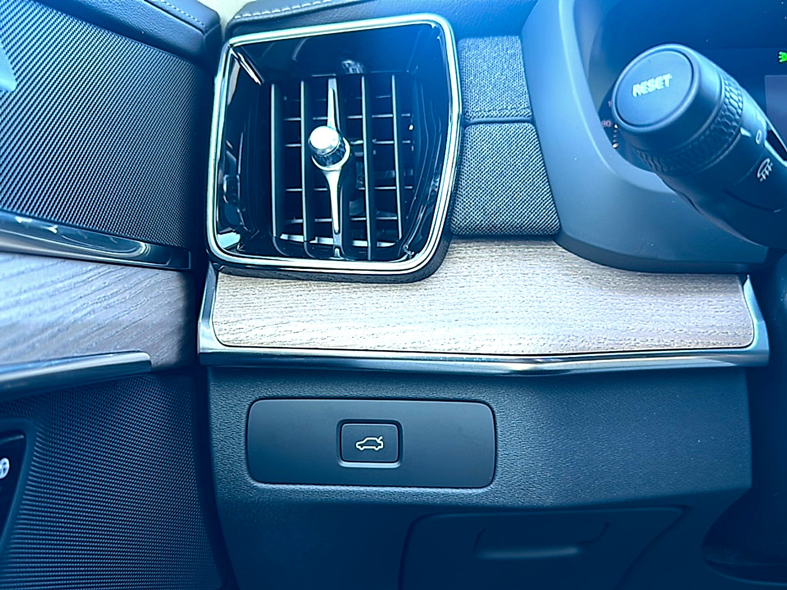 2026 Volvo XC90 B6 Core