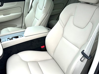 2024 Volvo XC60 Recharge Plug-In Hybrid T8 Plus Dark Theme