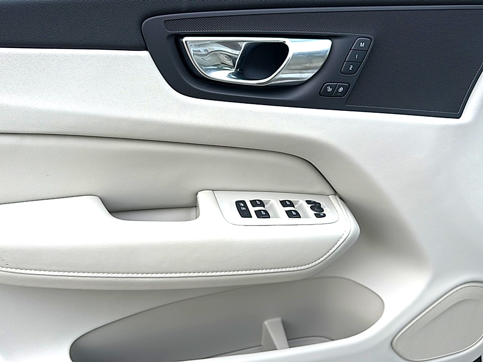 2024 Volvo XC60 Recharge Plug-In Hybrid T8 Plus Dark Theme