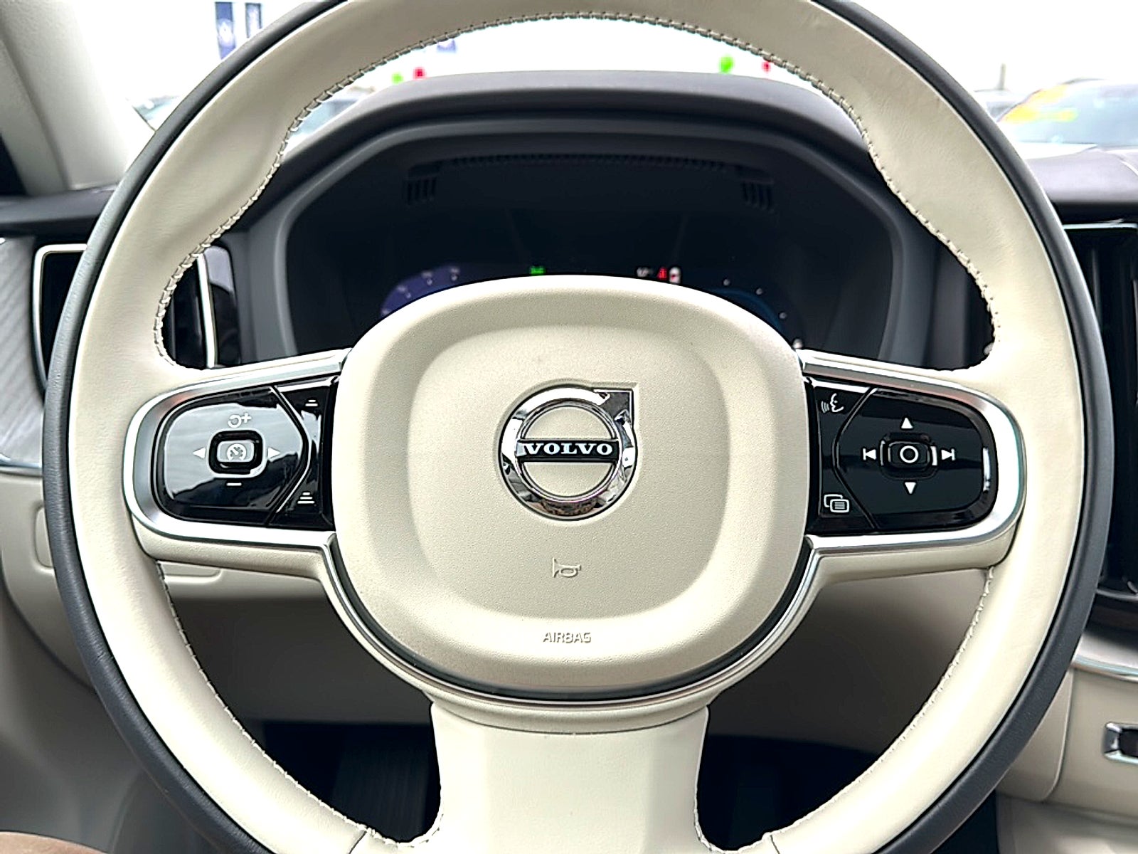 2024 Volvo XC60 Recharge Plug-In Hybrid T8 Plus Dark Theme