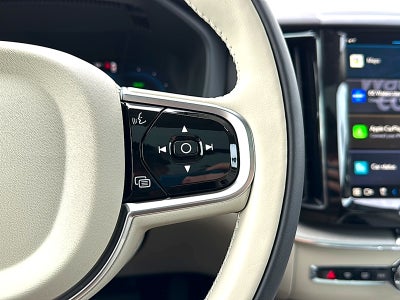 2024 Volvo XC60 Recharge Plug-In Hybrid T8 Plus Dark Theme