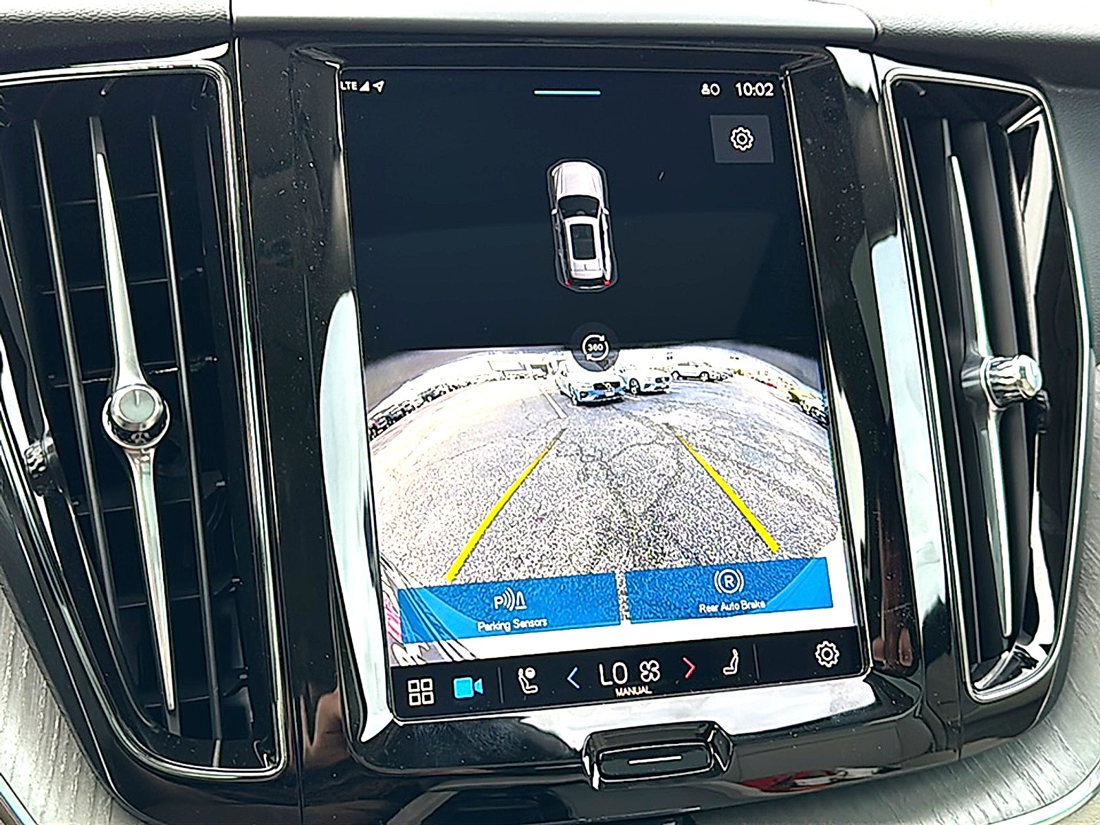 2024 Volvo XC60 Recharge Plug-In Hybrid T8 Plus Dark Theme