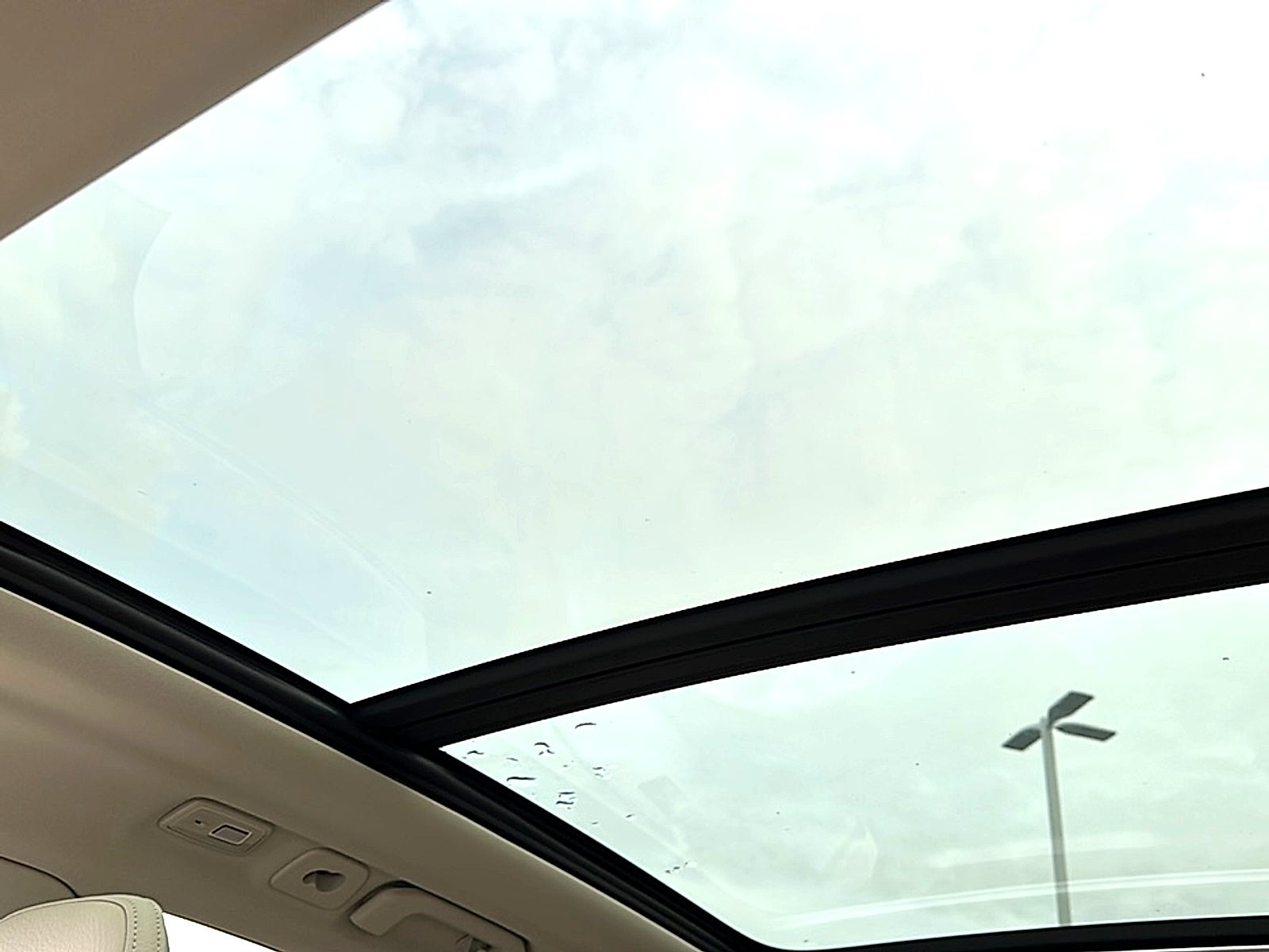 2024 Volvo XC60 Recharge Plug-In Hybrid T8 Plus Dark Theme