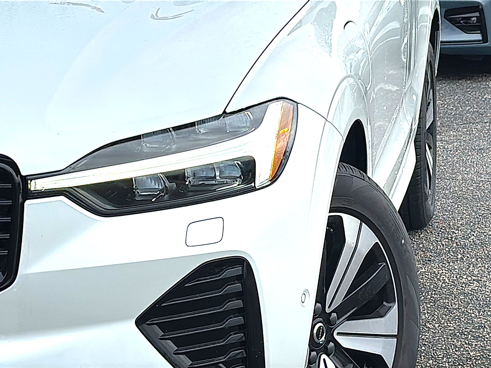 2024 Volvo XC60 Recharge Plug-In Hybrid T8 Plus Dark Theme