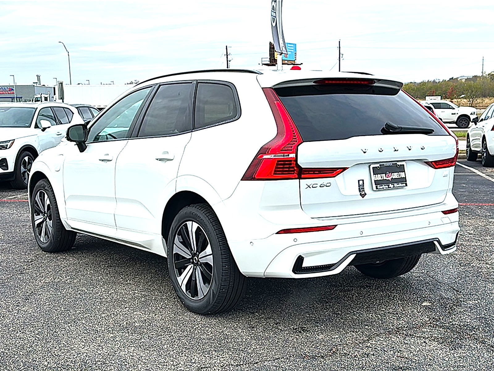 2024 Volvo XC60 Recharge Plug-In Hybrid T8 Plus Dark Theme