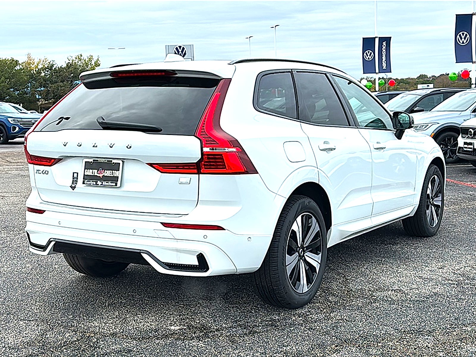 2024 Volvo XC60 Recharge Plug-In Hybrid T8 Plus Dark Theme