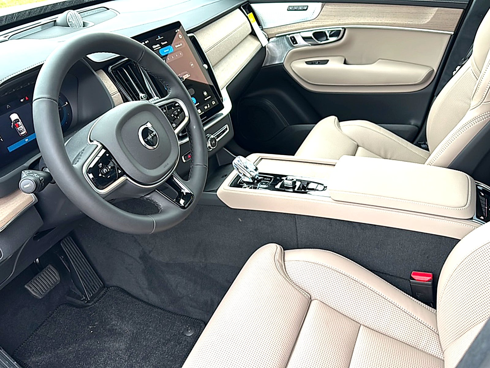 2025 Volvo XC90 Plug-In Hybrid T8 Ultra 6-Seater