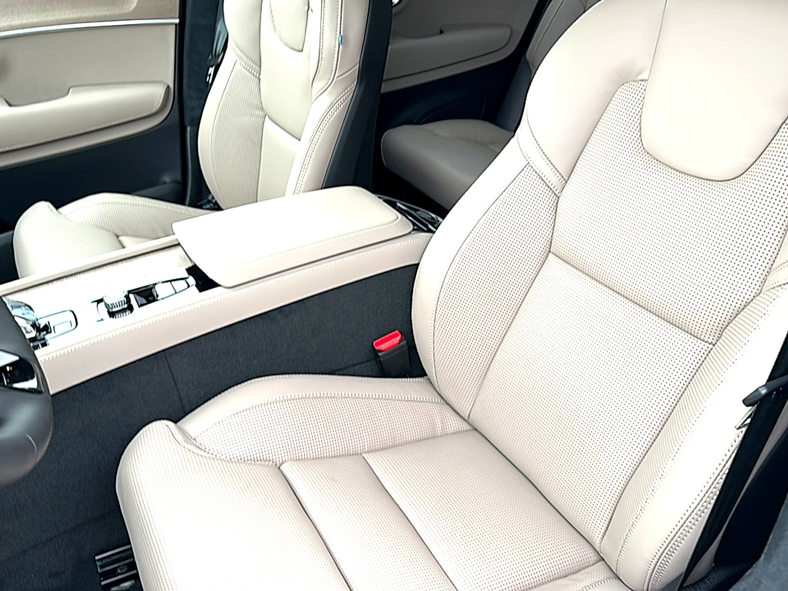 2025 Volvo XC90 Plug-In Hybrid T8 Ultra 6-Seater