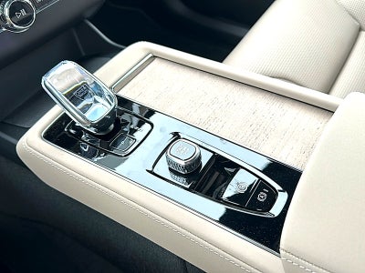 2025 Volvo XC90 Plug-In Hybrid T8 Ultra 6-Seater