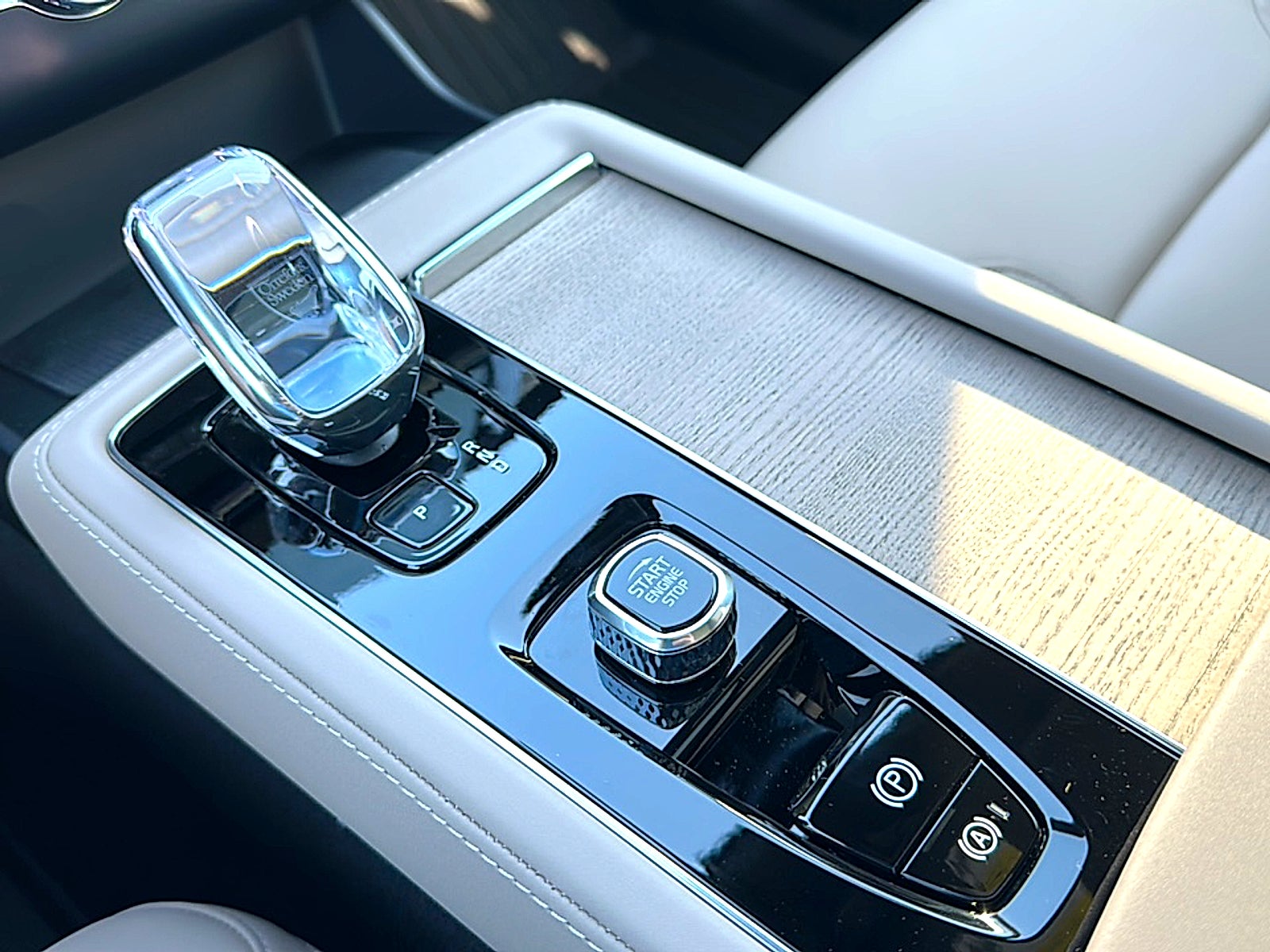 2025 Volvo XC90 Plug-In Hybrid T8 Plus 7-Seater