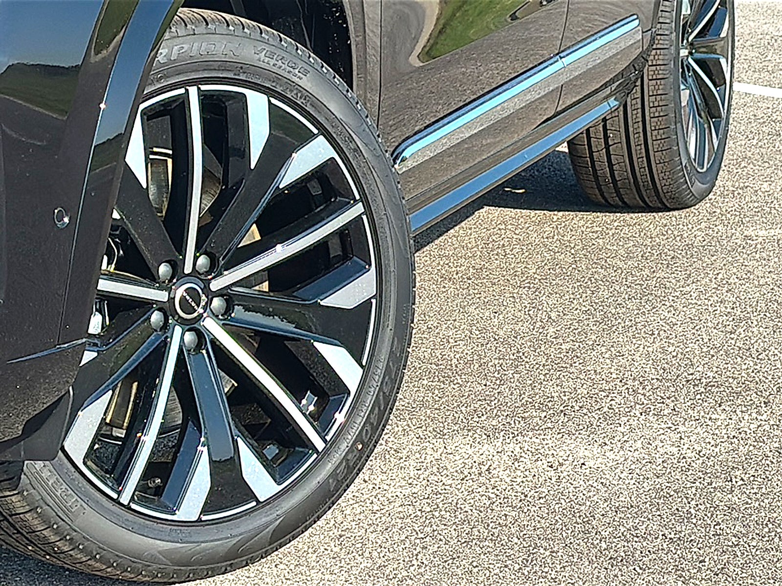 2025 Volvo XC90 Plug-In Hybrid T8 Plus 7-Seater