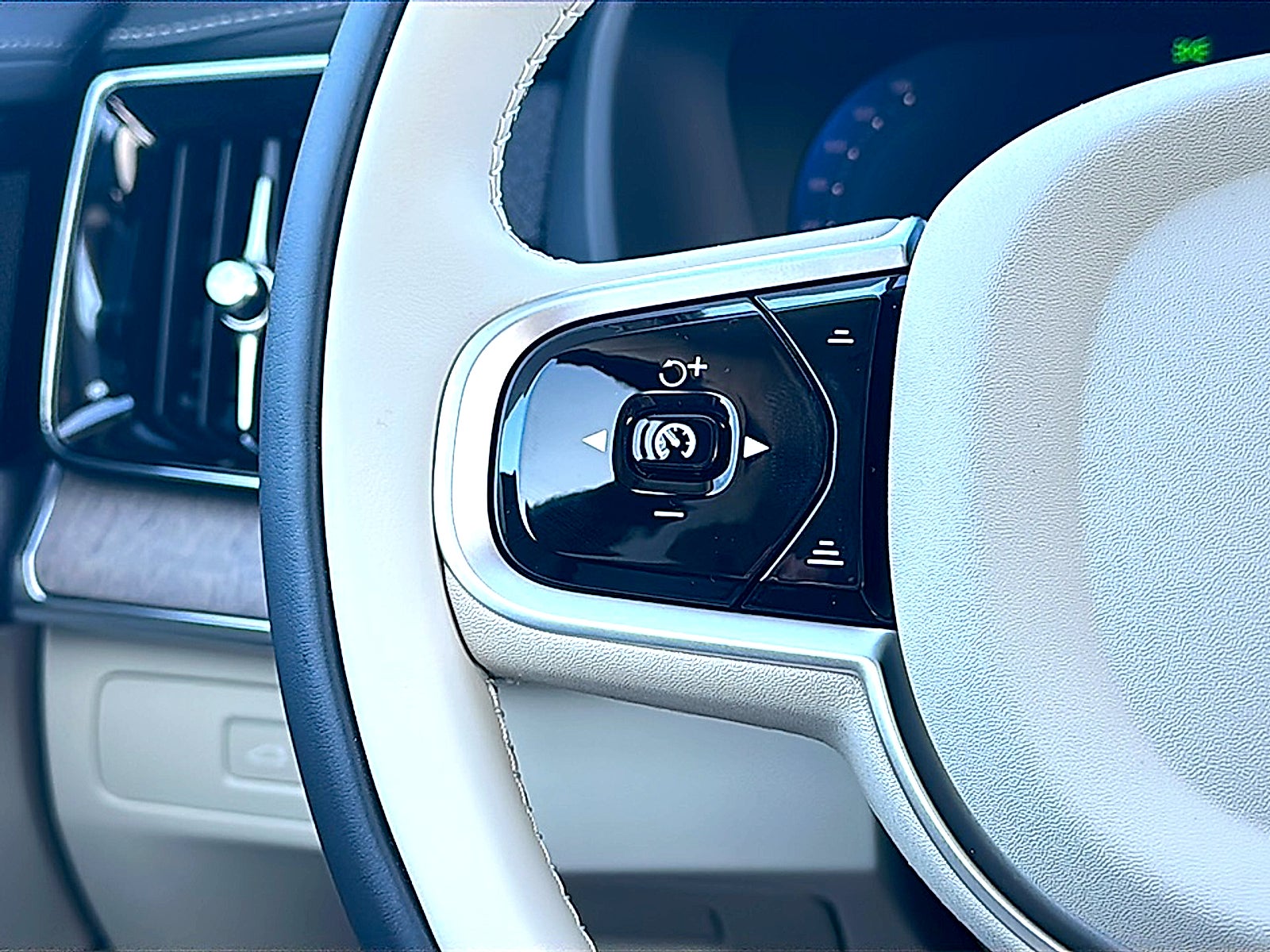 2026 Volvo XC90 Plug-In Hybrid T8 Ultra 7-Seater